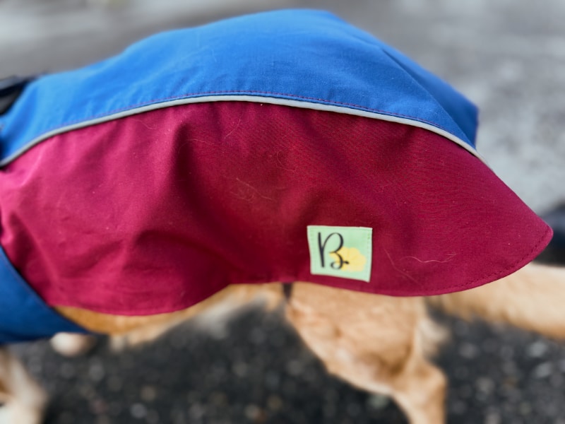 Regenmantel seitlich mit Lable